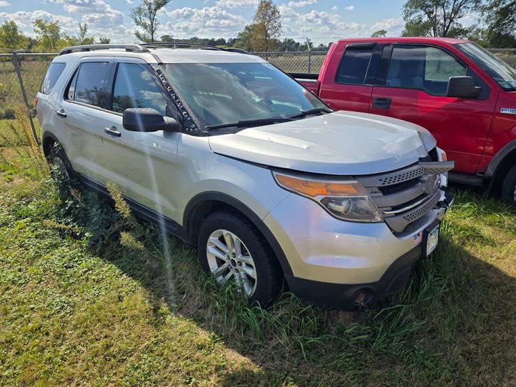 2015-ford-explorer-image-1