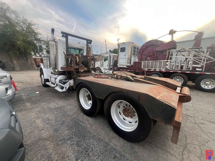 2006-freightliner-fld120-image-5
