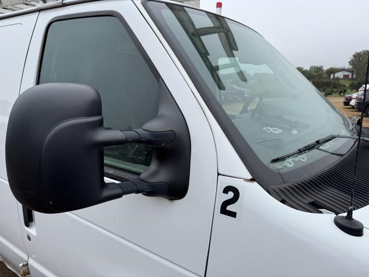 2013-ford-cargo-image-24