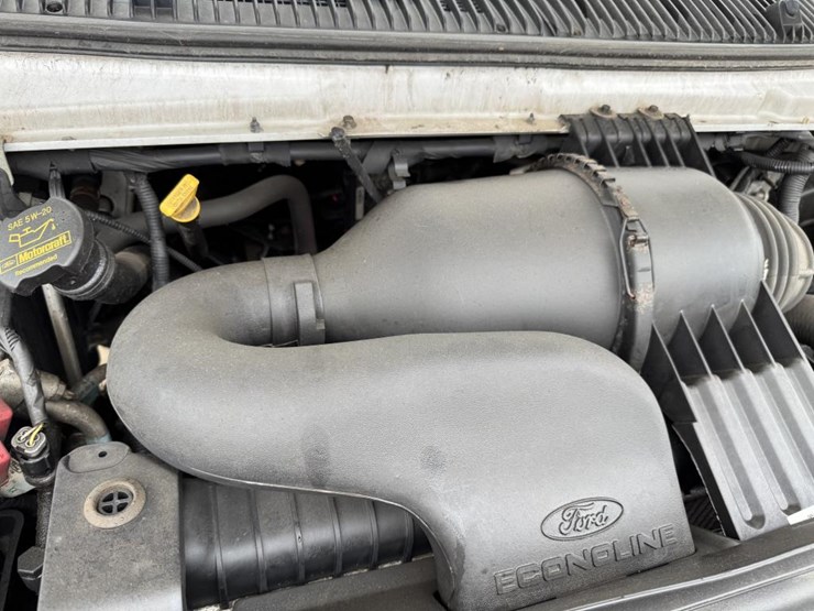 2013-ford-cargo-image-50
