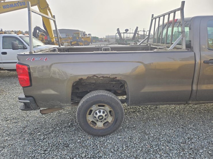 2015-chevrolet-2500-image-17