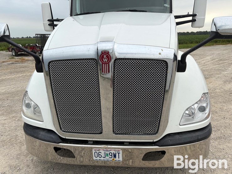 2021-kenworth-t680-image-17