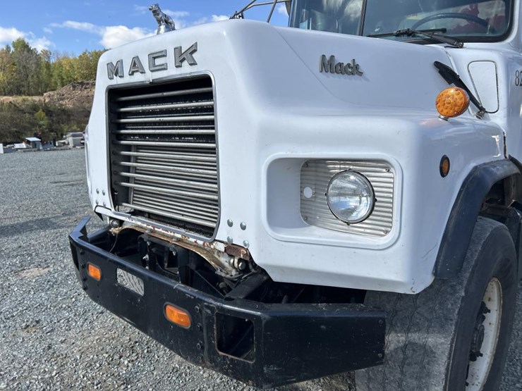1995-mack-dm690s-image-12
