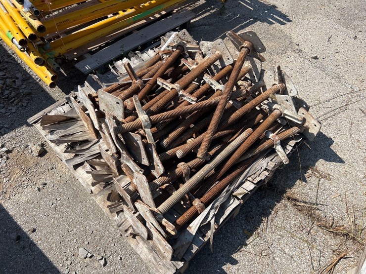 pallet-of-scaffolding-parts-image-2