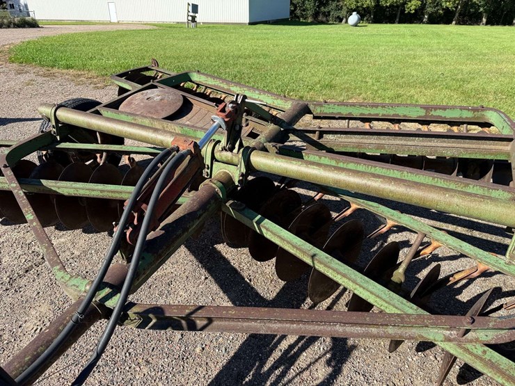 john-deere-12-image-11