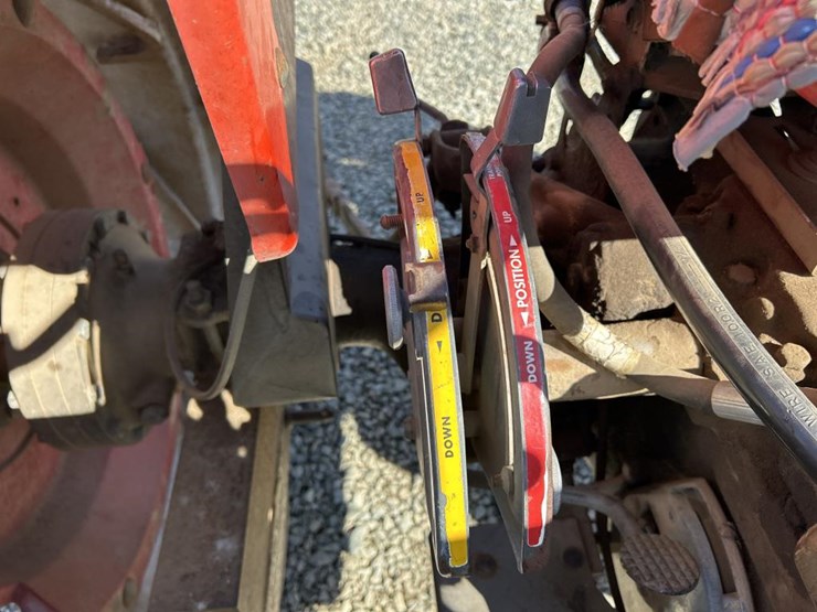 massey-ferguson-165-image-36