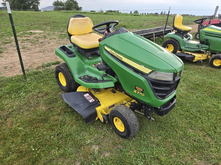 2016-john-deere-la-image-1
