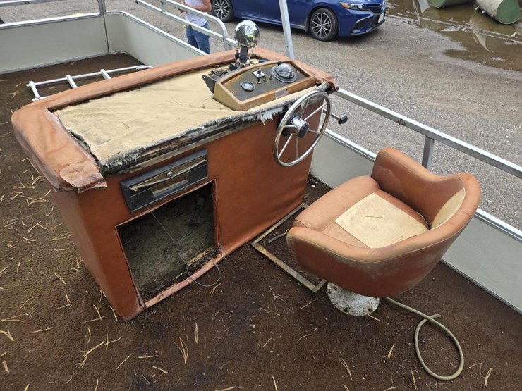 #2582-•-crestii-25-pontoon-boat-image-17