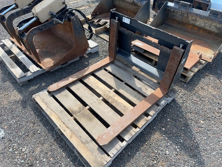 bobcat-36"-forks-image-1
