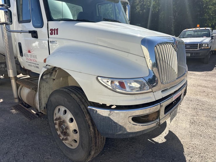 #1803-•-2011-international-durastar-tanker-truck-image-21