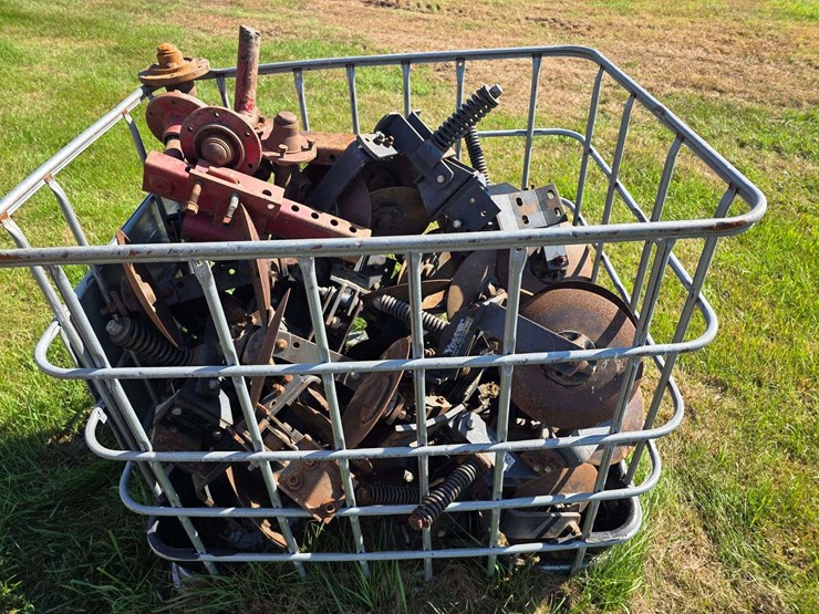 crate-full-of-yetter-closes-off-dmi-applicator-and-some-misc-hubs,-believed-to-be-approx-19,-buying-image-8