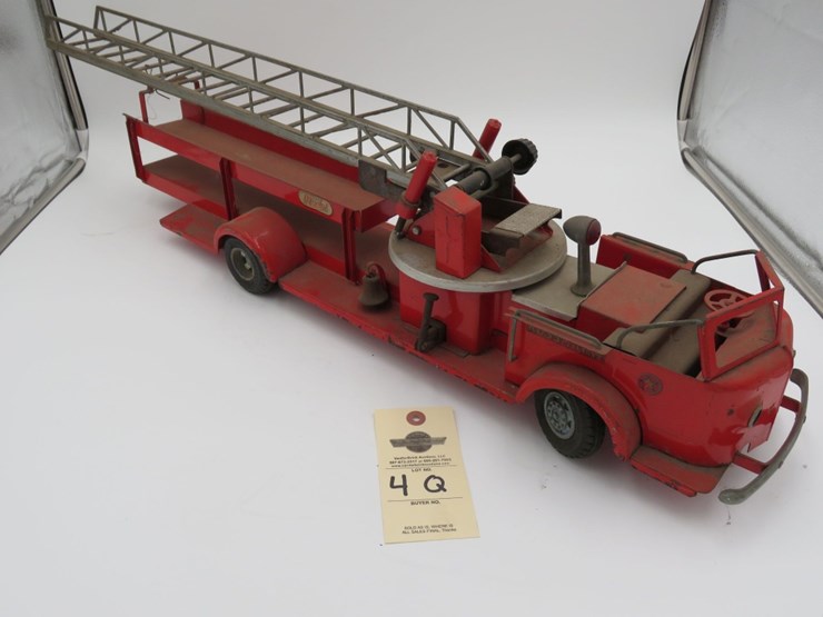 1950's-doepke-model-toys-aerial-ladder-fire-truck-image-2