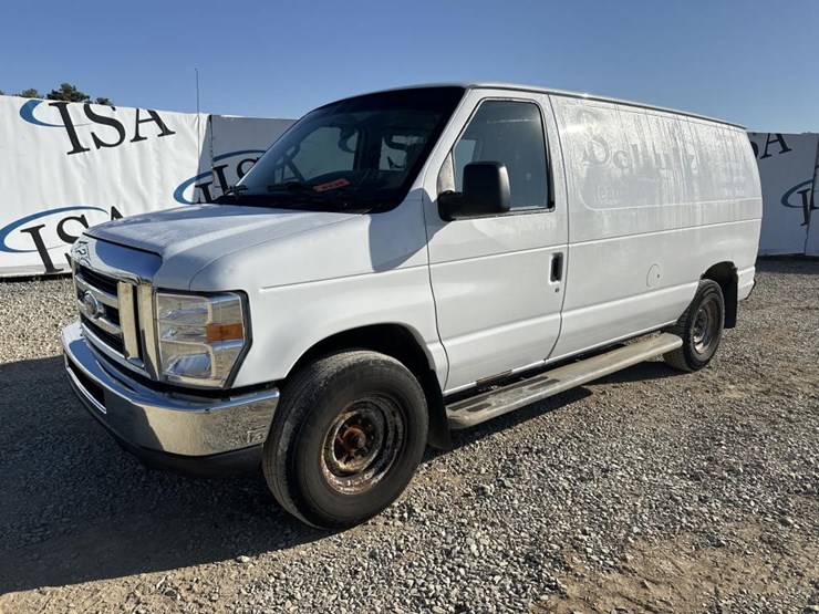 2014-ford-e250-image-1