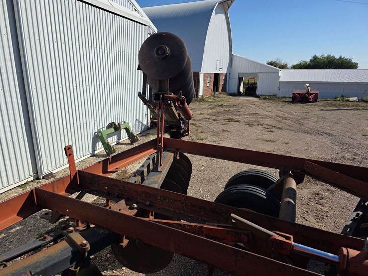 ih-470-tandem-disk,-manual-fold-wings,-9.5l-14-tires-on-6-bolt-rims,-hydraulic-lift,-rear-hitch,-dis-image-14
