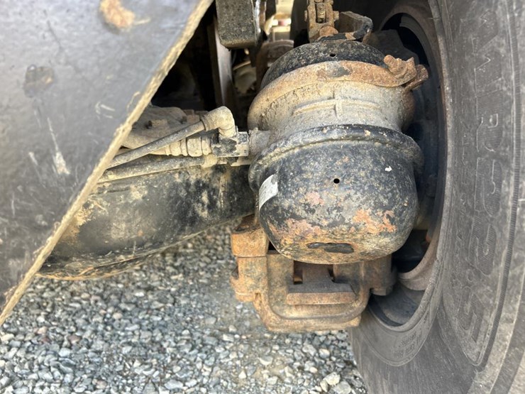 1995-mack-dm690s-image-28