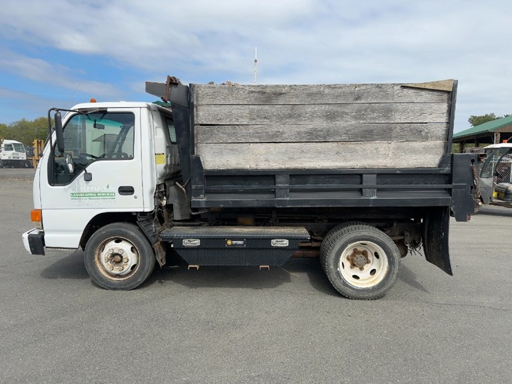 2003-isuzu-npr-image-2