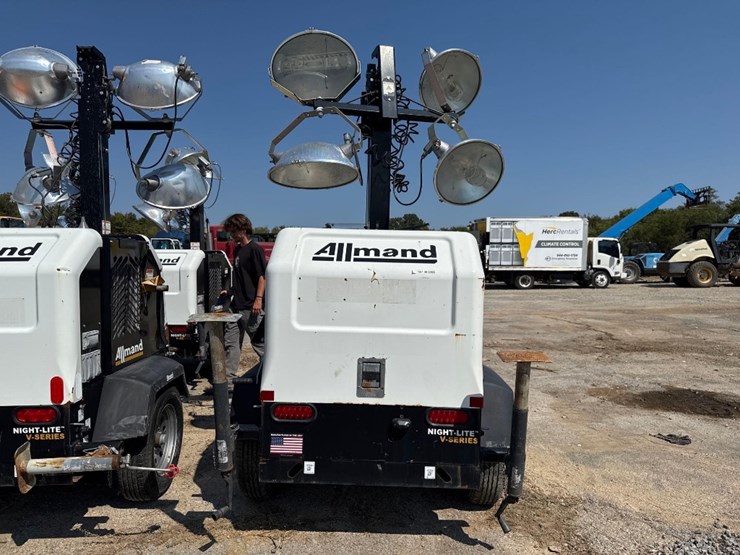 2019-allmand-night-life-v-series-light-plant-image-4
