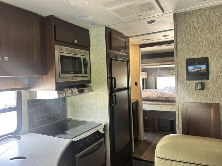 2017-ford-e450-image-64