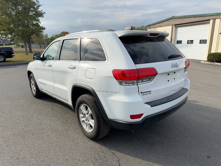 2015-jeep-grand-cherokee-laredo-image-3