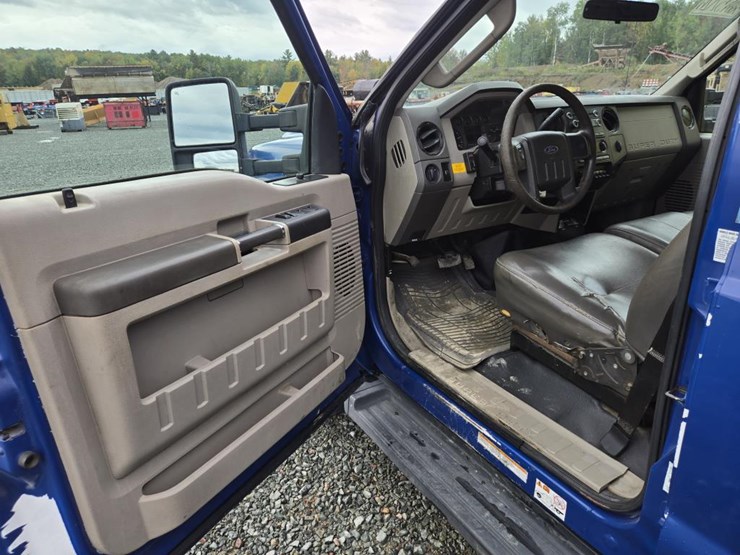 2009-ford-f550-image-54