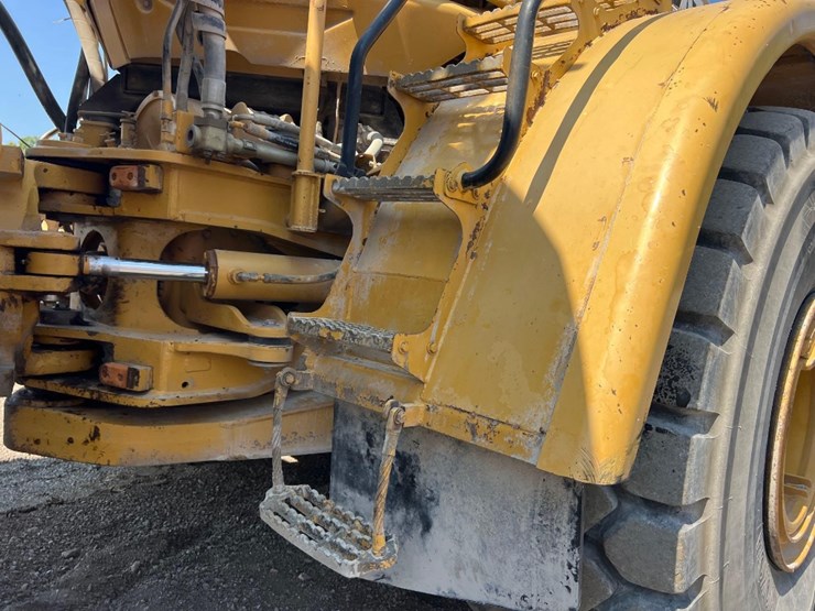 2005-caterpillar-740-image-11