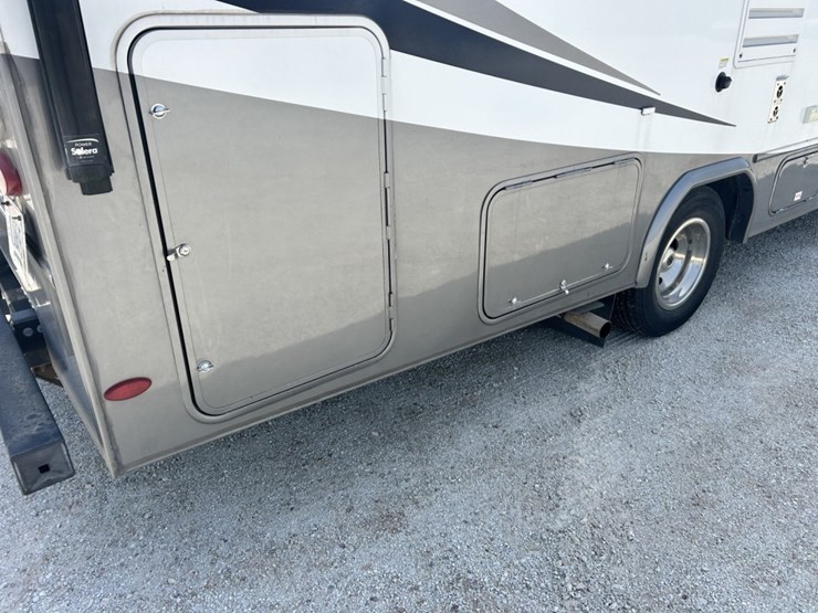 2017-ford-e450-image-20