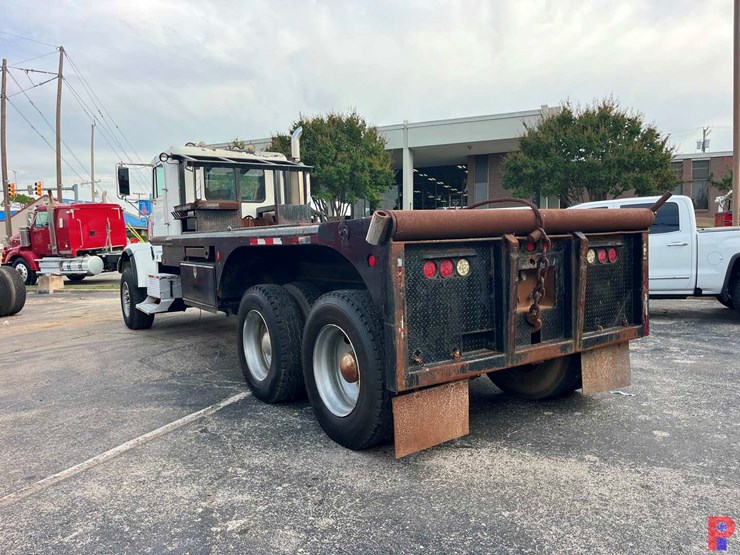 2006-freightliner-fld120-image-3