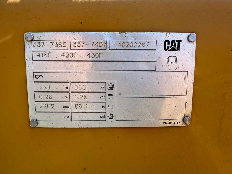 2014-caterpillar-420f-image-11