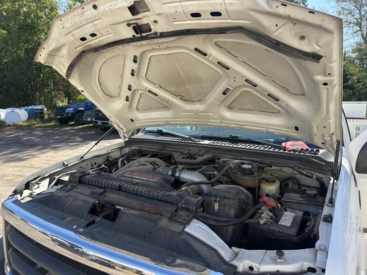 2004-ford-f550-xl-image-33