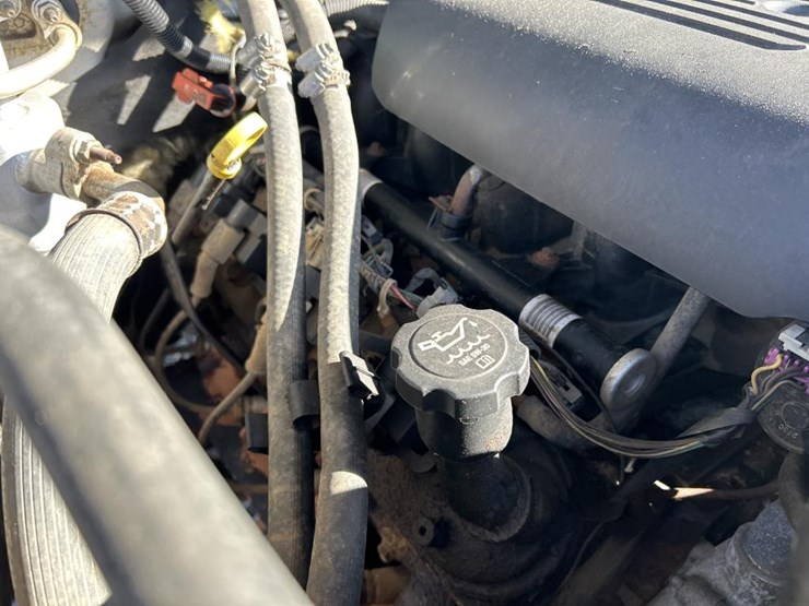 2005-gmc-2500-image-38