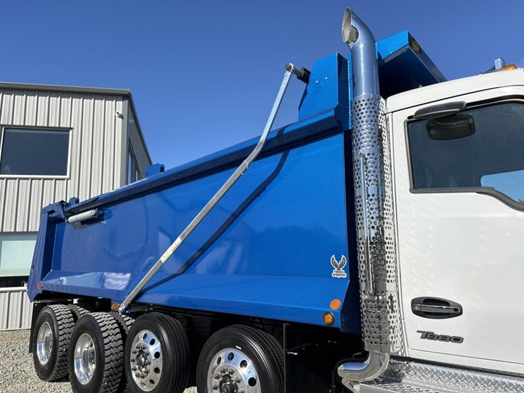 2025-kenworth-t880-image-18