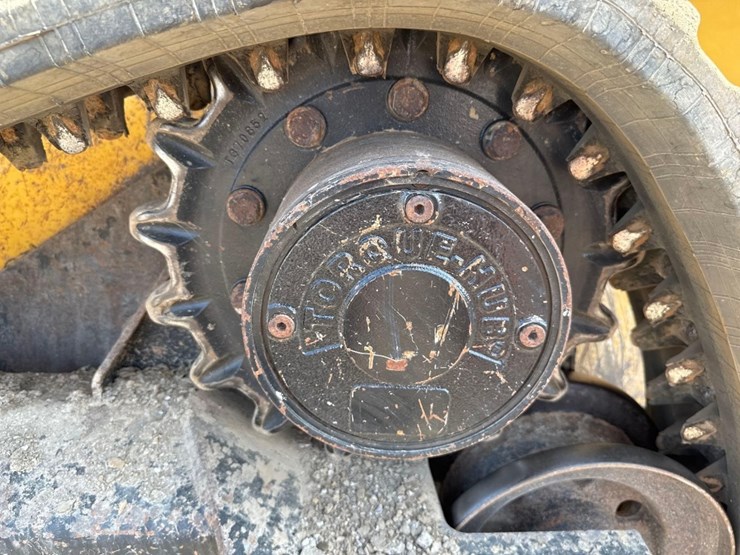 2019-deere-325g-image-10