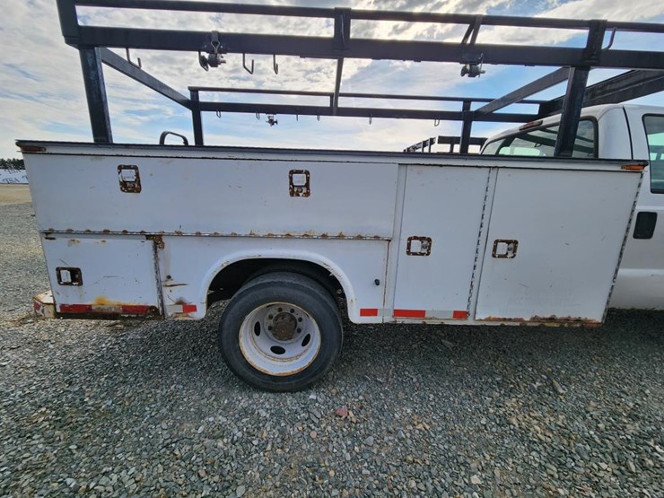 2002-ford-f550-image-31