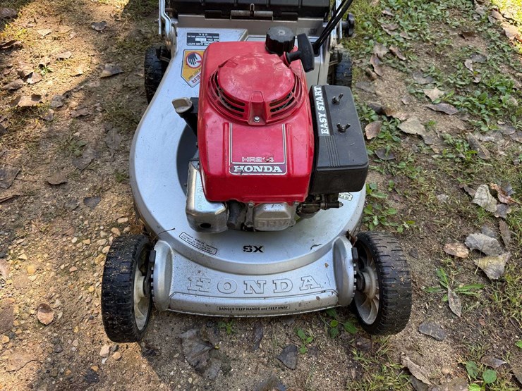 honda-hr214-self-propelled-walk-behind-lawnmower,-2-speed,-with-bagger-image-2