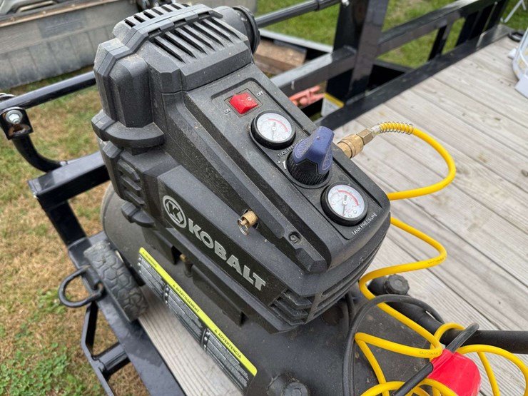 kobalt-8-gallon-air-compressor-image-3