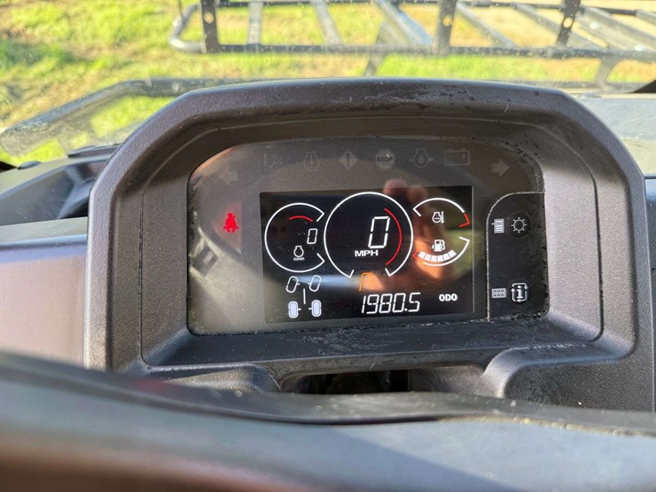 2021-john-deere-gator-image-11