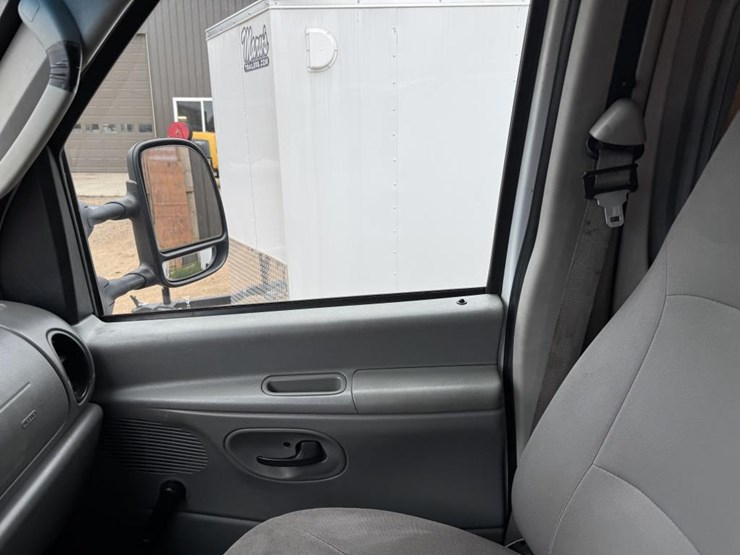 2008-ford-cargo-image-26