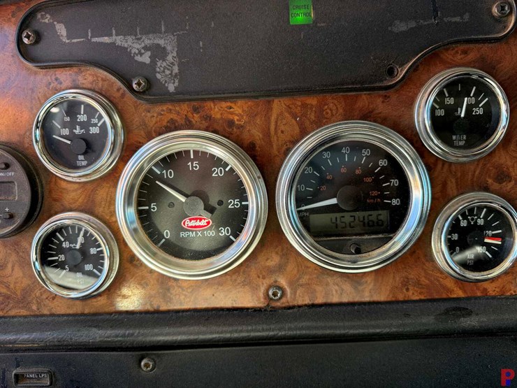 2004-peterbilt-379-image-17