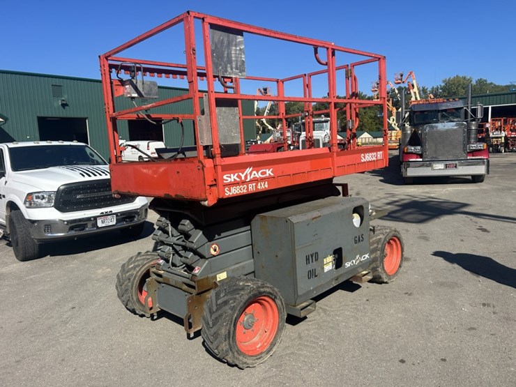 2008-skyjack-sj6832rt-image-1
