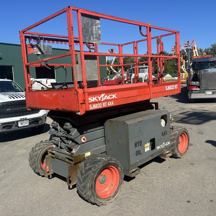 2008 SKYJACK SJ6832RT