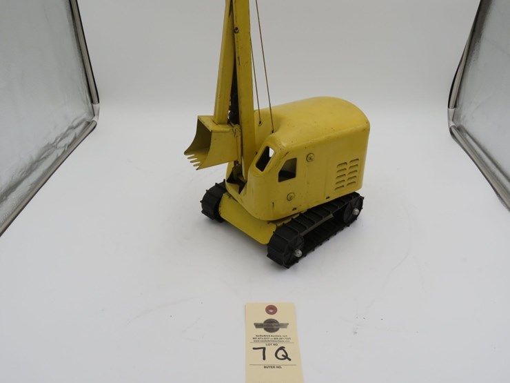 1950's-doepke-model-toy-crane-and-structo-cement-mixer-image-6