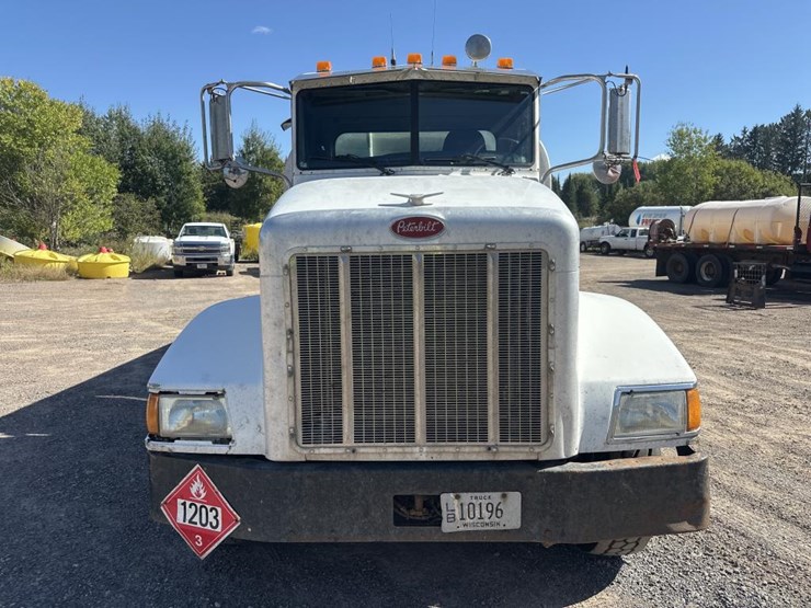 2005-peterbilt-385-image-8
