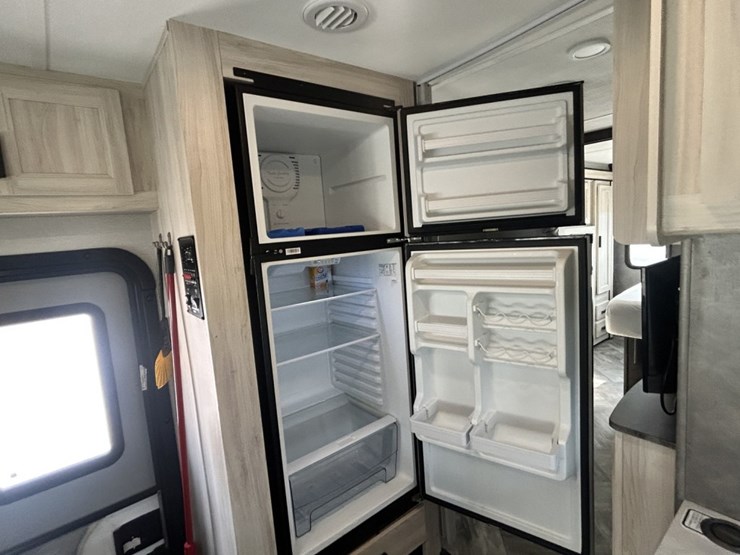 2021-ford-e450-image-64