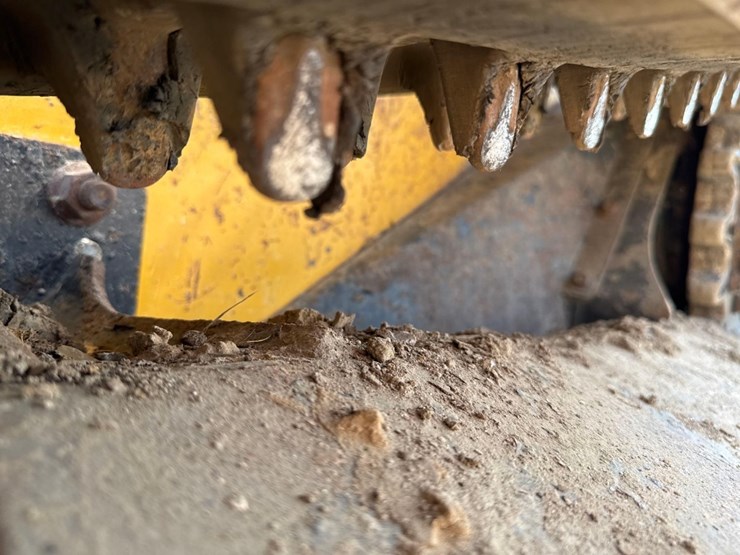 2019-deere-325g-image-11