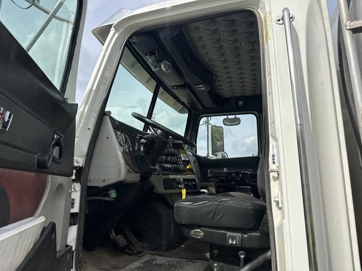 2015-western-star-4700sb-image-49