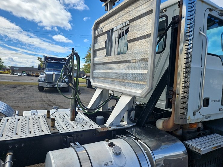 2012-mack-pinnacle-cxu613-image-13