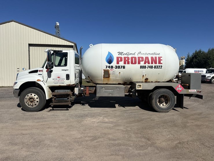 #1803-•-2011-international-durastar-tanker-truck-image-2