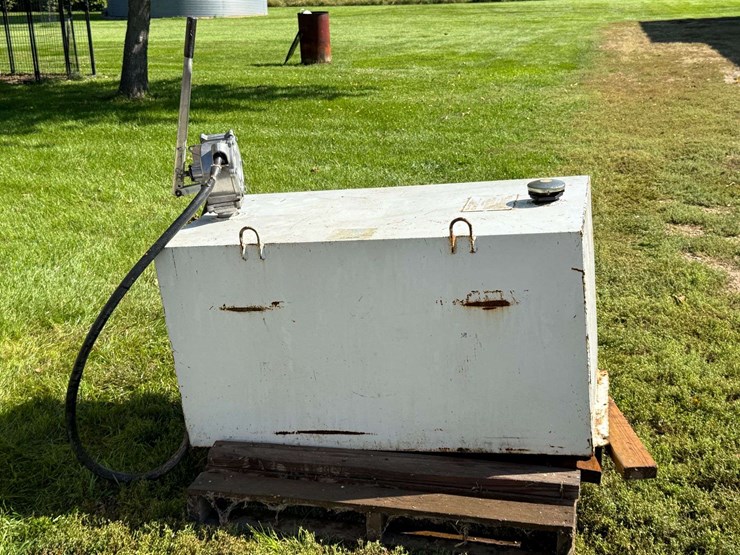 pickup-fuel-barrel,-measures-23”-x-45”-x-24”-tall,-has-hand-pump-and-hose,-model:-hp100-great-plains-image-2