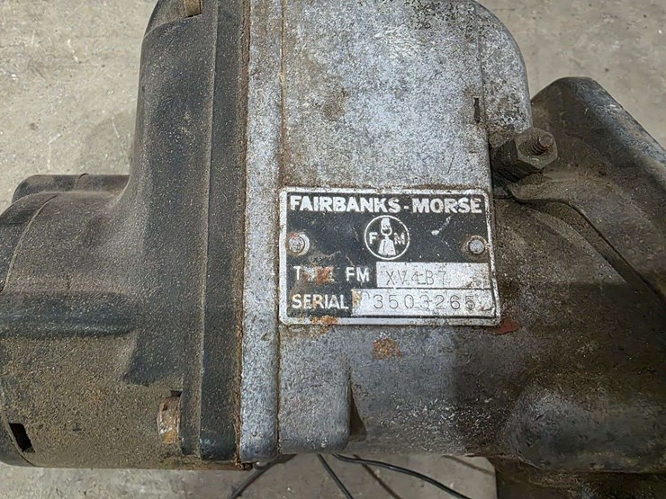 fiarbanks-morse-fm-4-cylinder-magneto,-turns-free,-good-in-pulse-per-seller-image-2