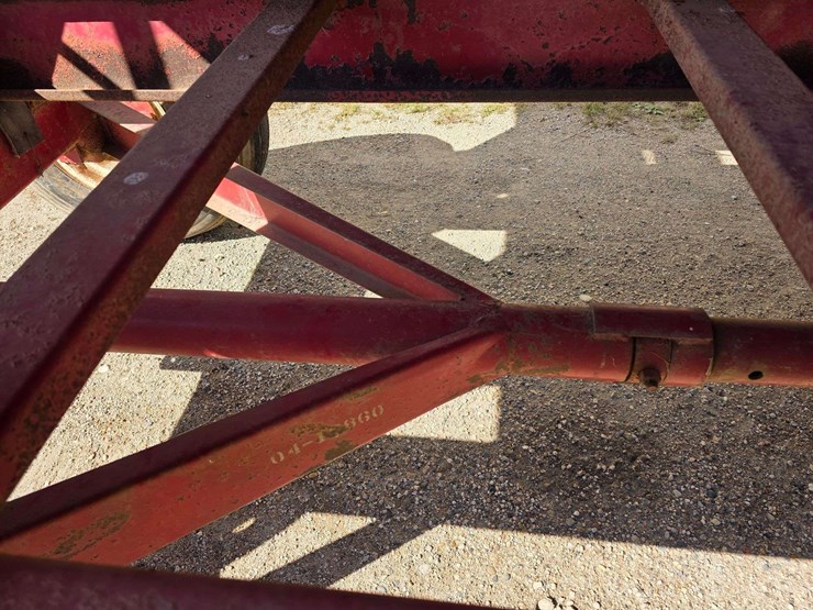 lundell-gravity-box-on-balzer-running-gear,-12.5l-16-tires-on-8-bolt-rims,-front-and-rear-ladder,-ex-image-10